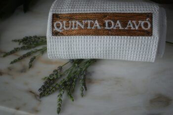 toalha de mesa com escrito Quinta da avó